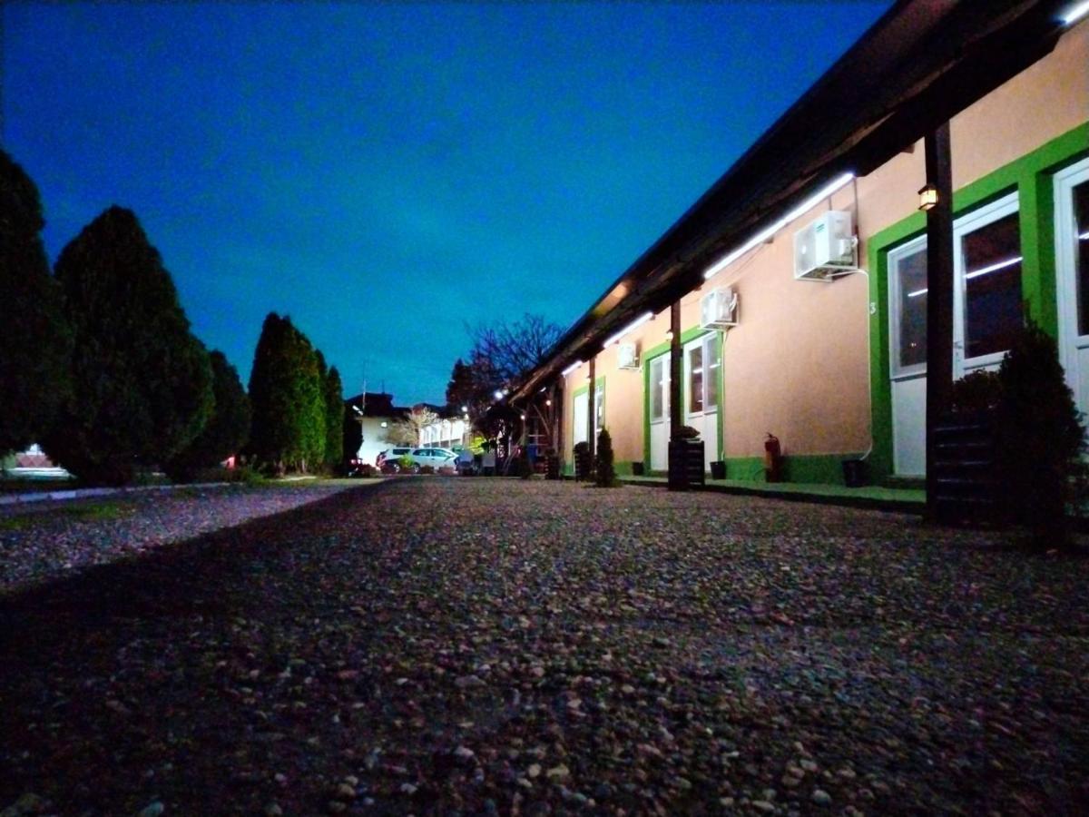 Fun Rooms Sobe Prenociste Borca エクステリア 写真